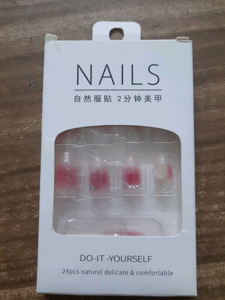 Do-it-yourself Stick On Nails (24pcs)