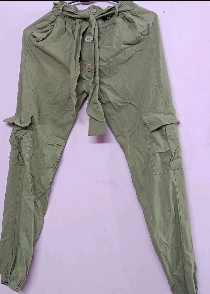 Korean Olive Pants 🍏