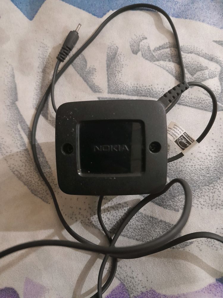 Original Nokia Charger (PatliPin)