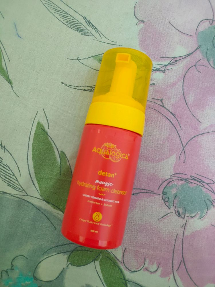 Aqualogica Detan Mousse Hydrating Foam Cleanser