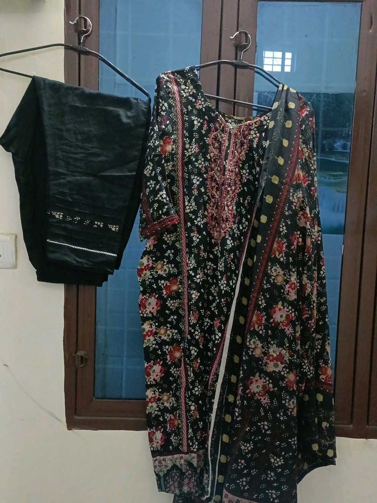 Pakistani Suit 🖤