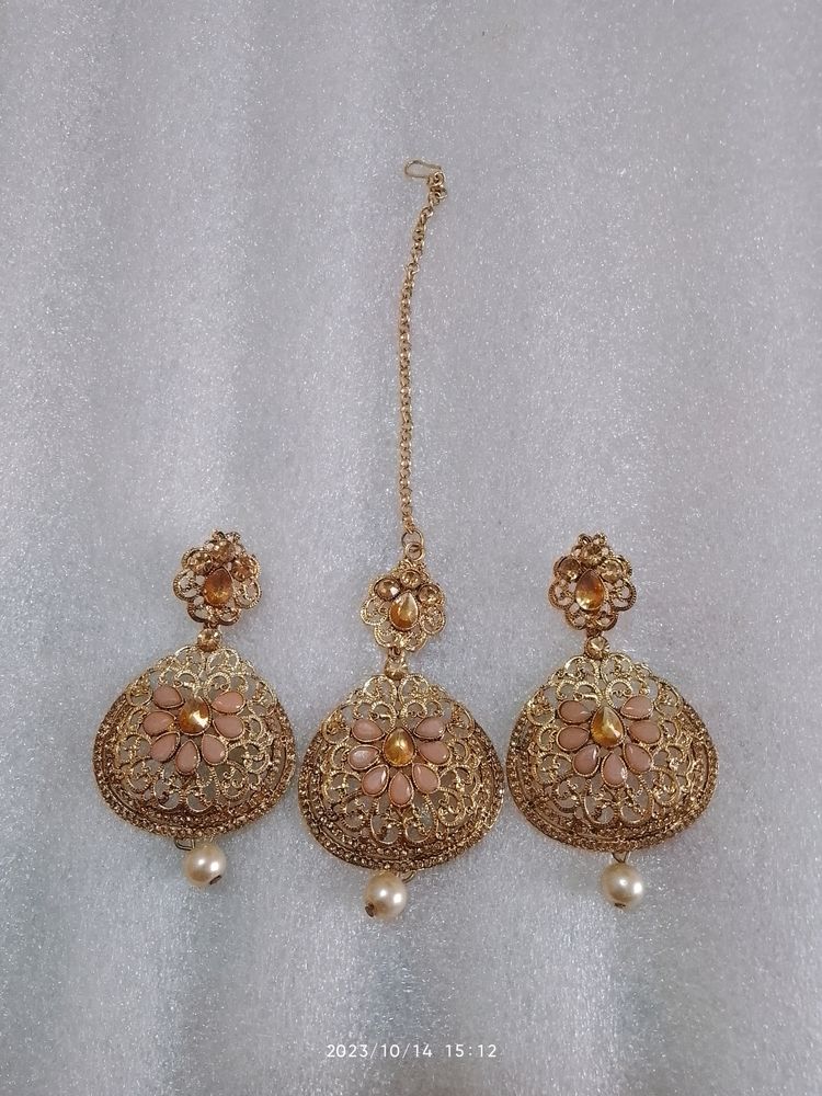 Maag Tikka With Earrings Set