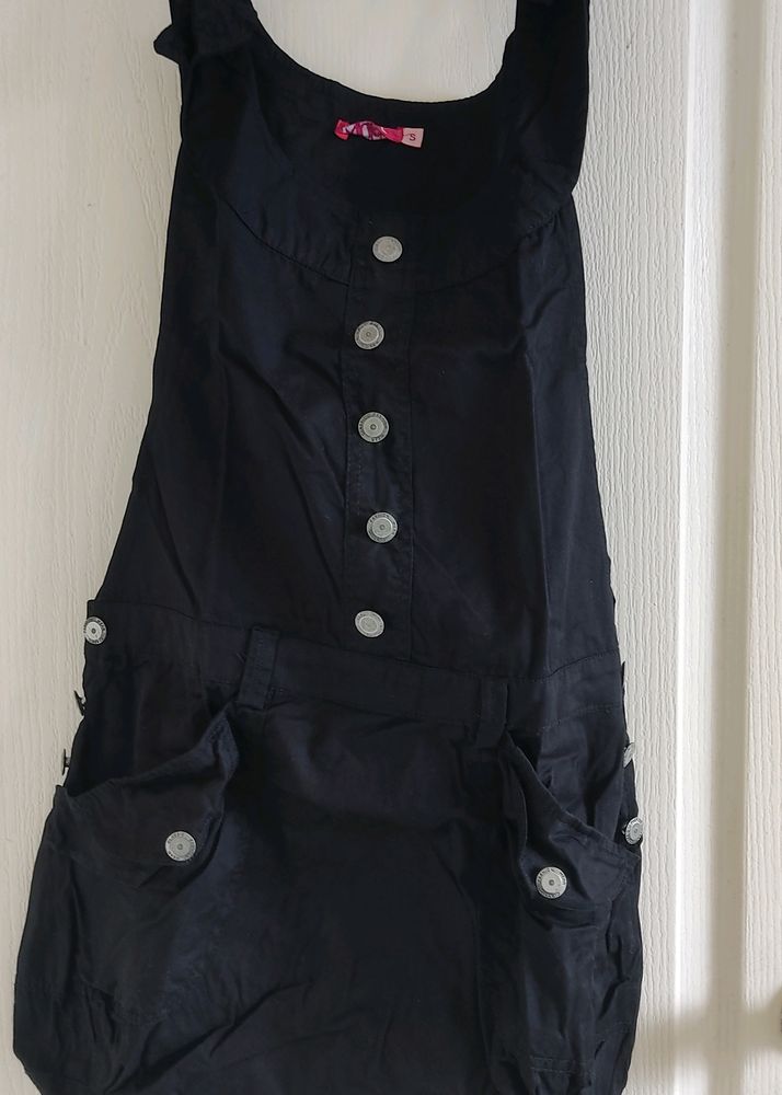 Gorgeous short black dungaree with inner top