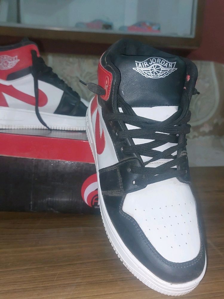 Air Jordan Sports Shoes In A New Condition