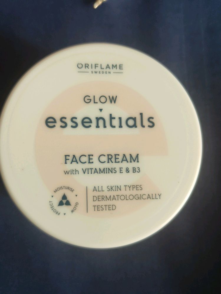 Glow Essential Face Cream with Vitamin E & B3