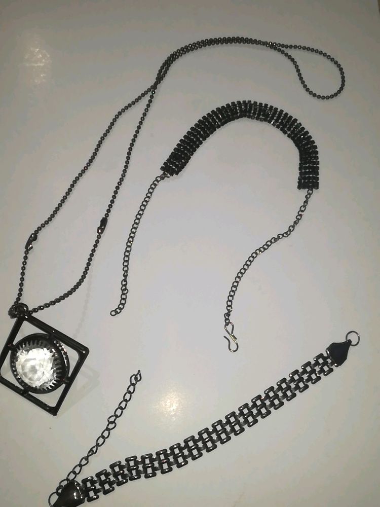 Necklace, Bracelet And Pendant In Black Metal