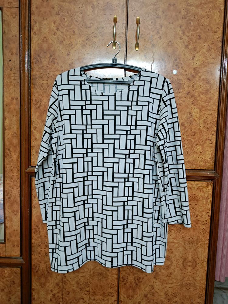 Checkered pattern top