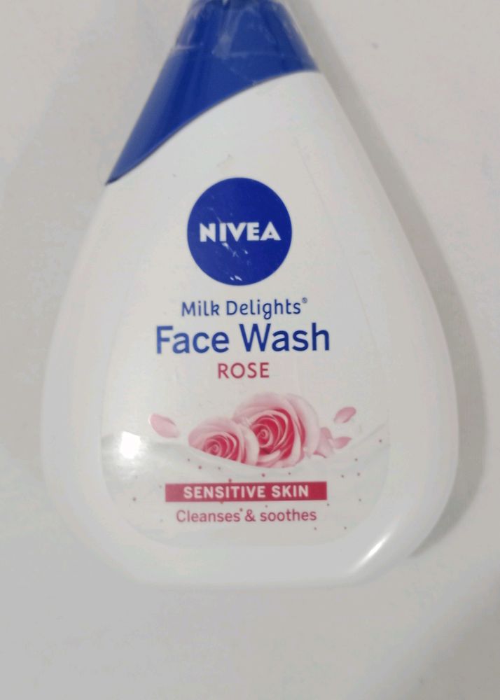 Nivea Delight Rose Face Wash