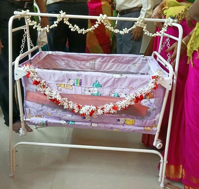 Cradle With Bed And Mosquito Net