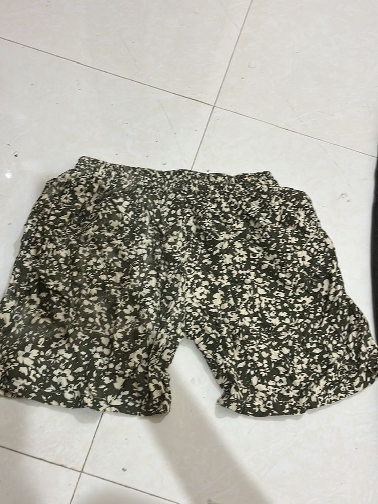 Night wear shorts with pockets