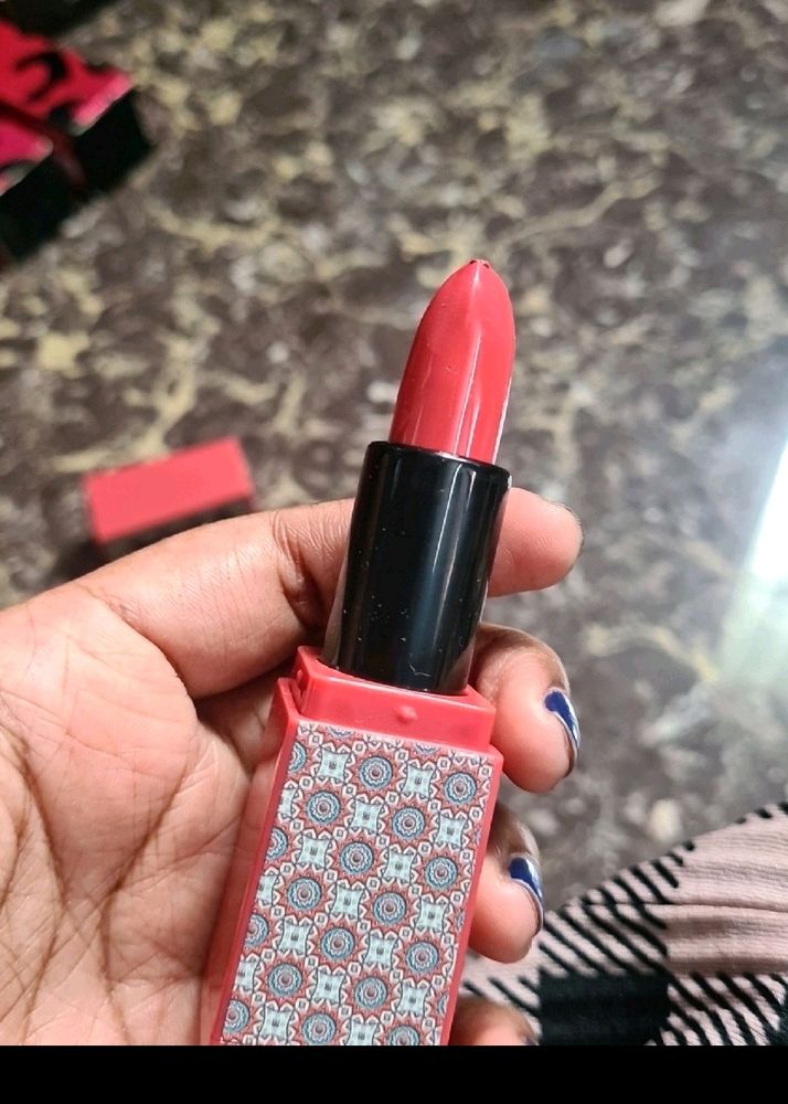 Huda Beauty Unused Lipstick