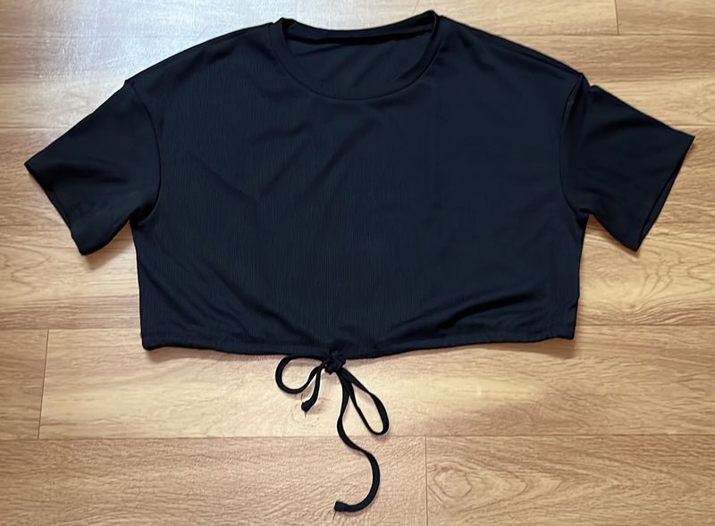 URBANIC CROP TOP BLACK