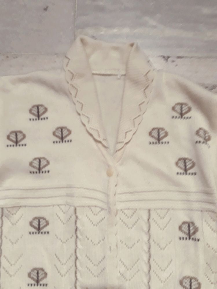 New Ladies Sweater In Cream Colour With Design