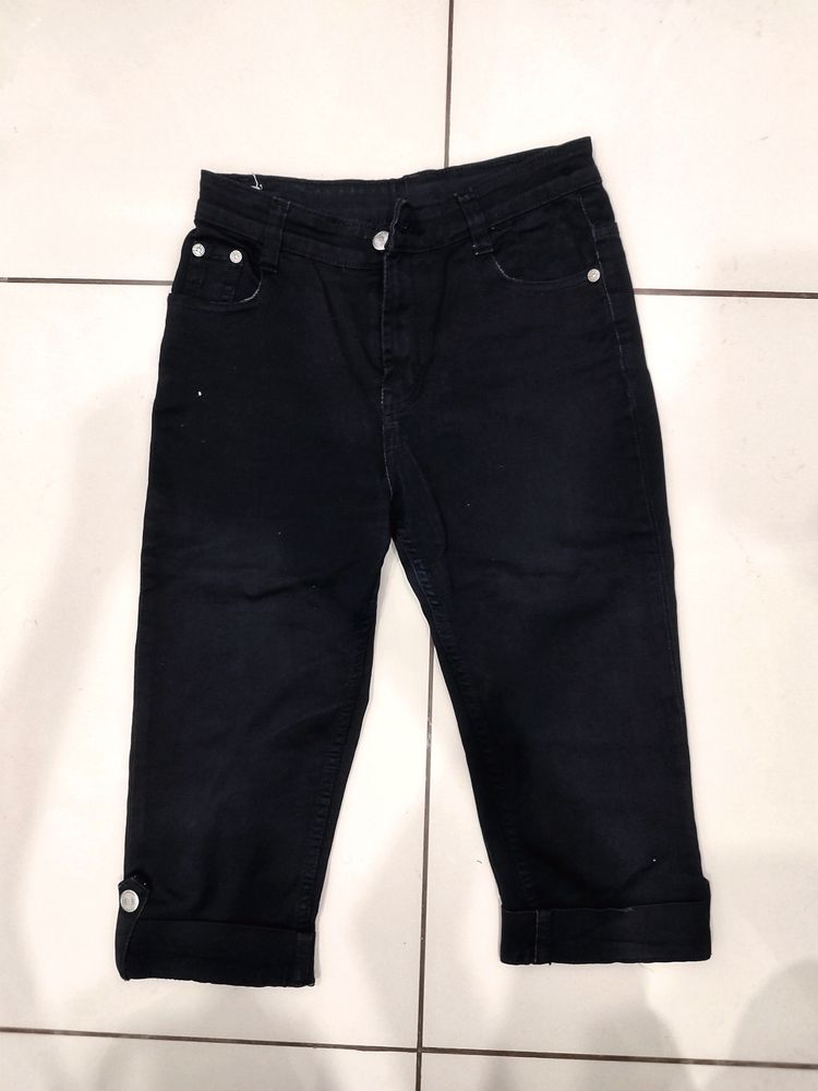 Black Capri Denim Jeans