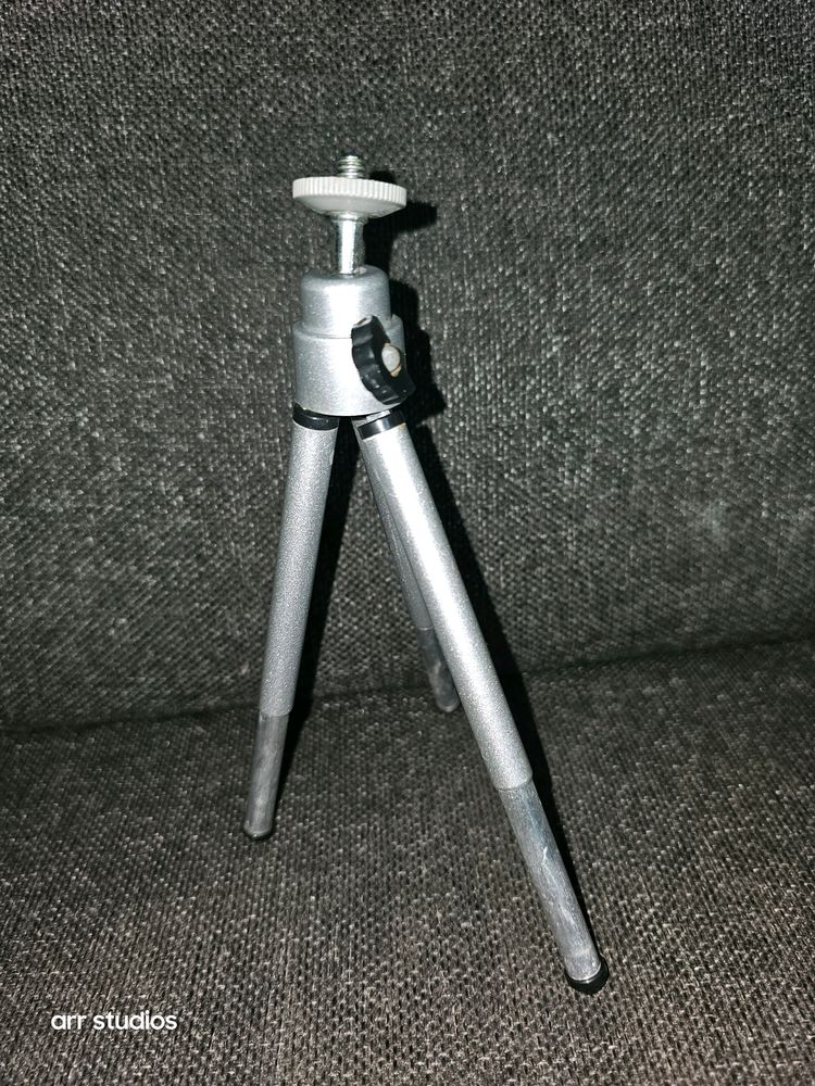 Portable tripod for Mobile Phones Excellent Choice For Video Bloggers