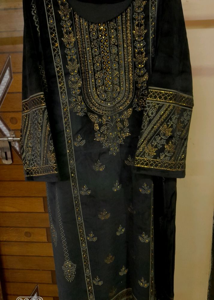 Heavy Velvet Designer Suit With Fullsize Shawl