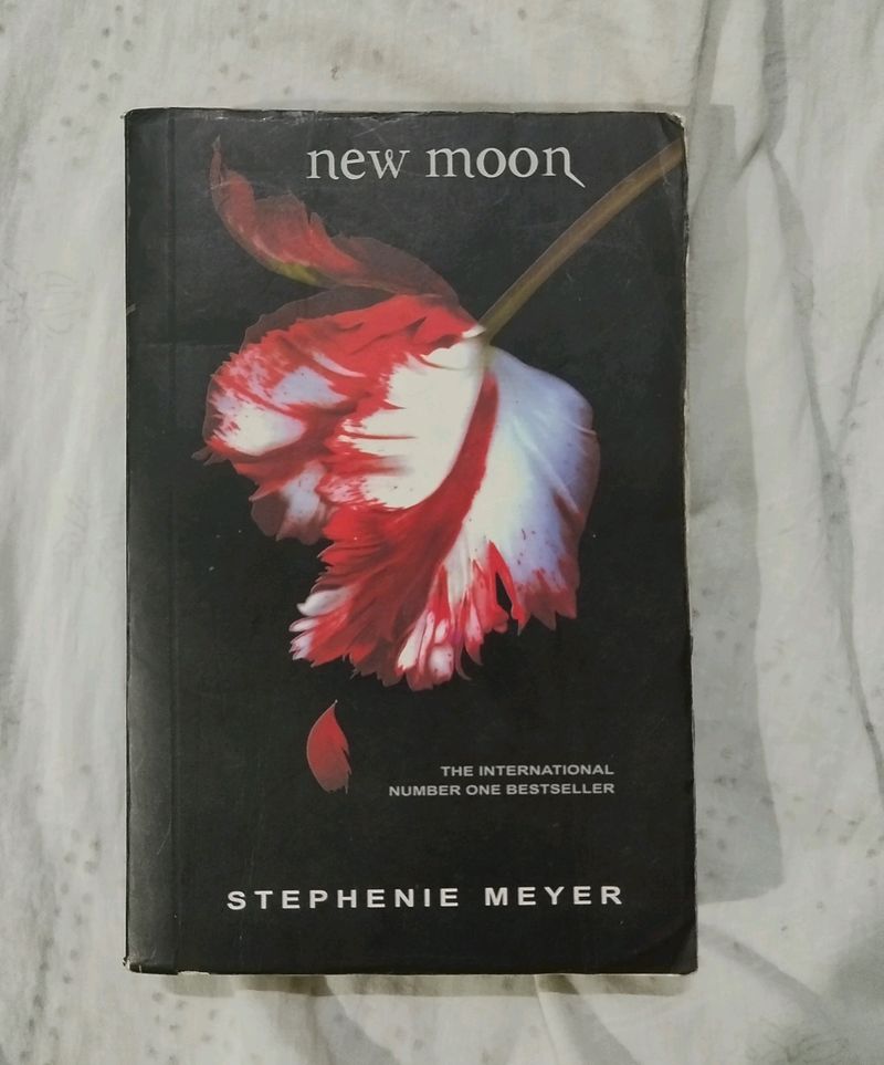 Twilight- New Moon By Stephenie Meyer