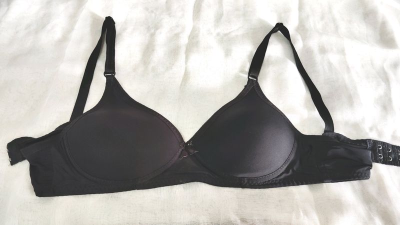 Lightly Padded Hooked Bra(Black)