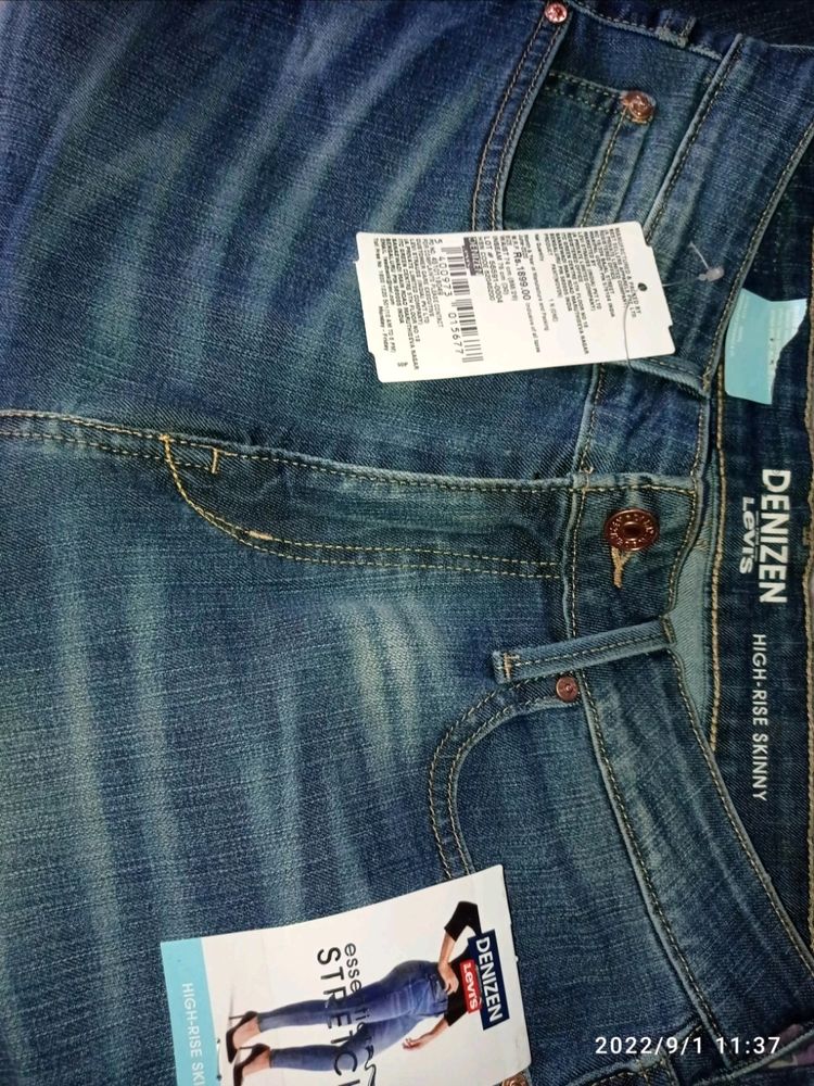 New Levi's Jeans✅️