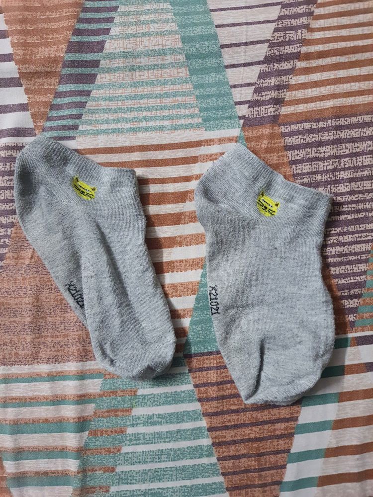 preloved socks pair