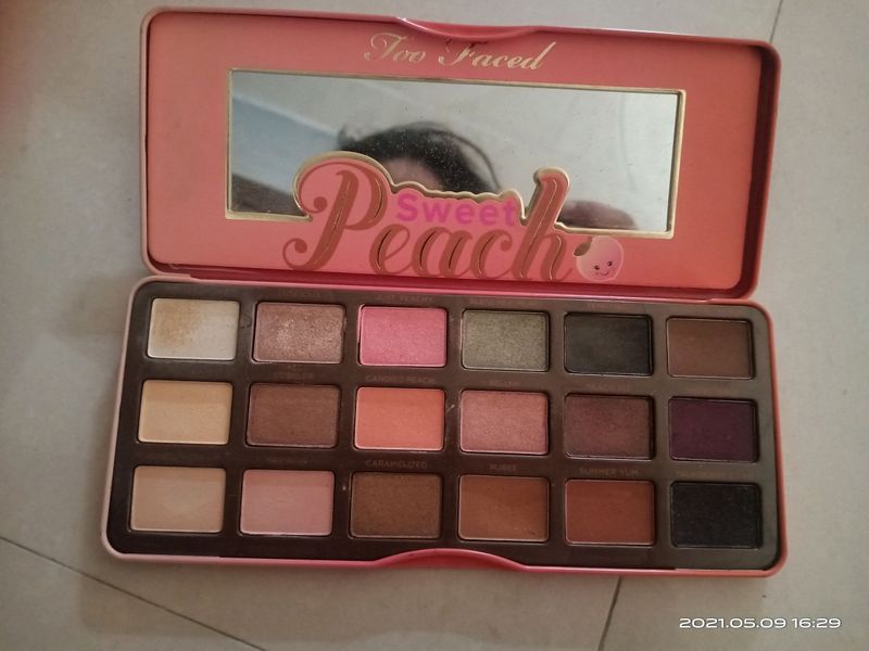 eyeshadow pallette