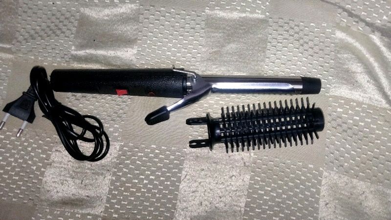 Hair Curler With Attachment