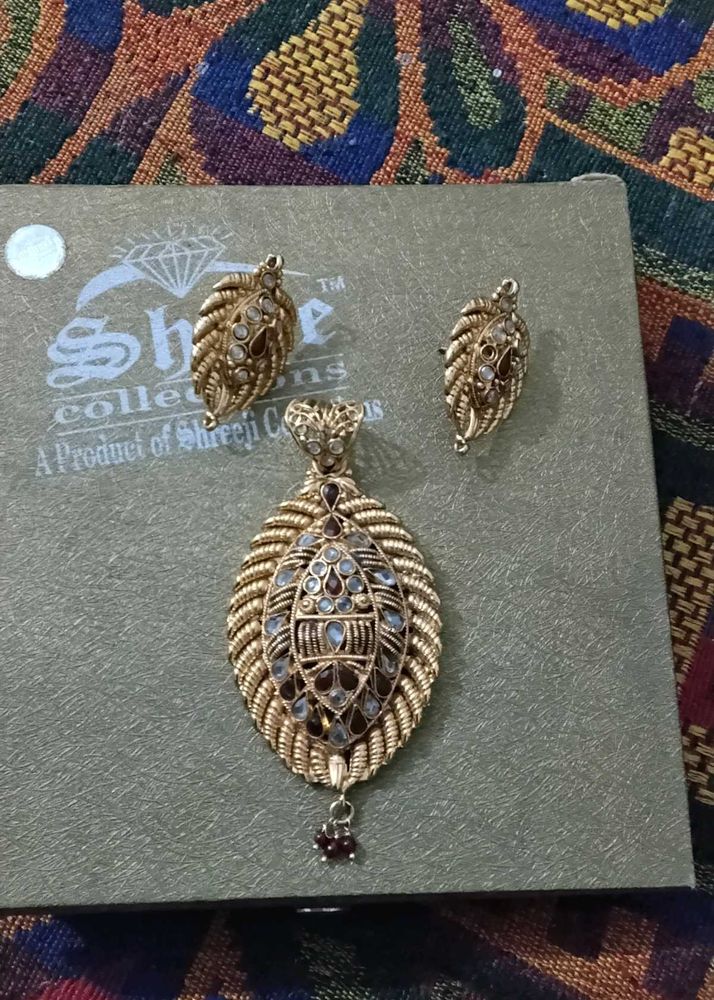 Sree Hari Pendent Set With Earrings.