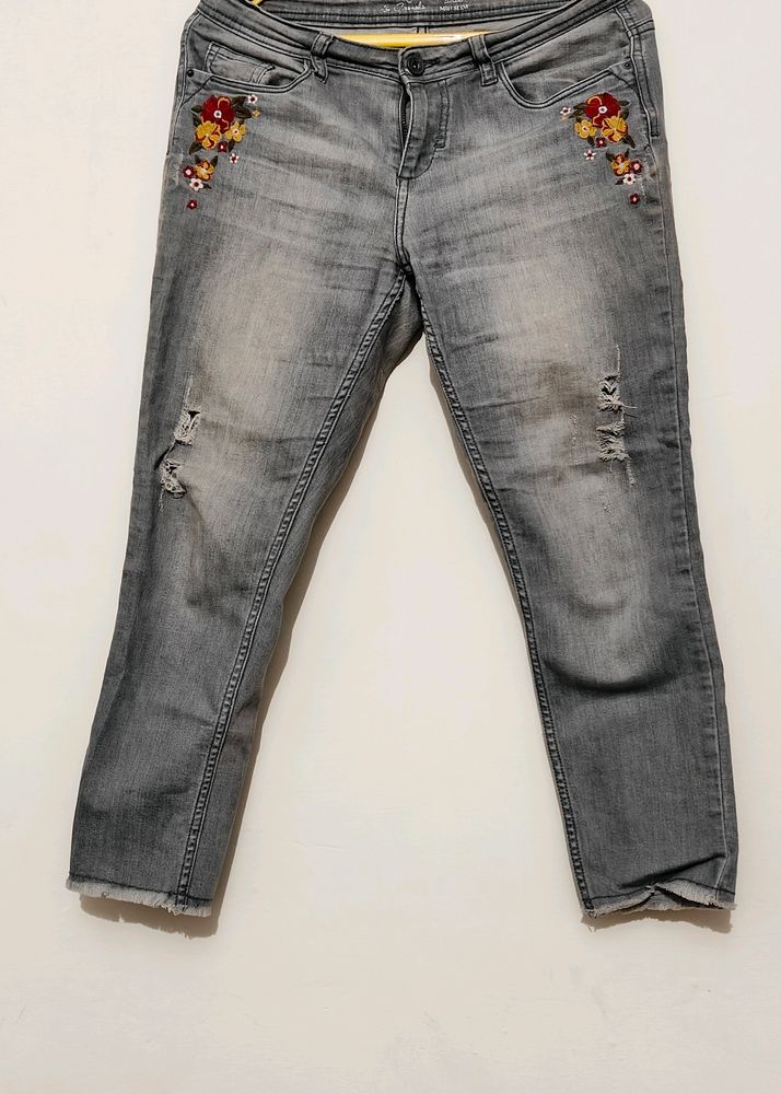 Stretchable Grey Rugged Style Denim Jeans