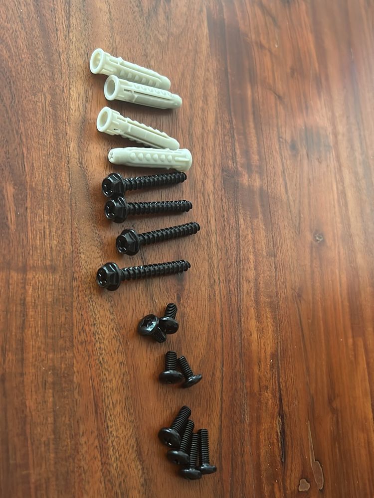 4 Set Of Screws- A Class Quality Top Notch