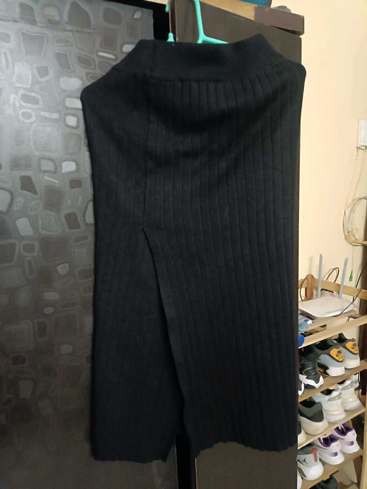 Woolen Skirt With Side Slit