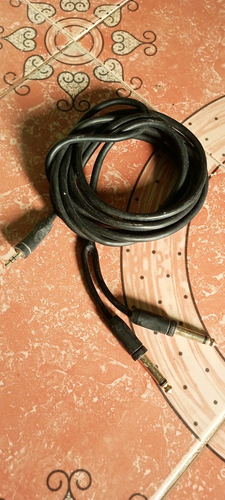 aux cable for speakers & amplifiers