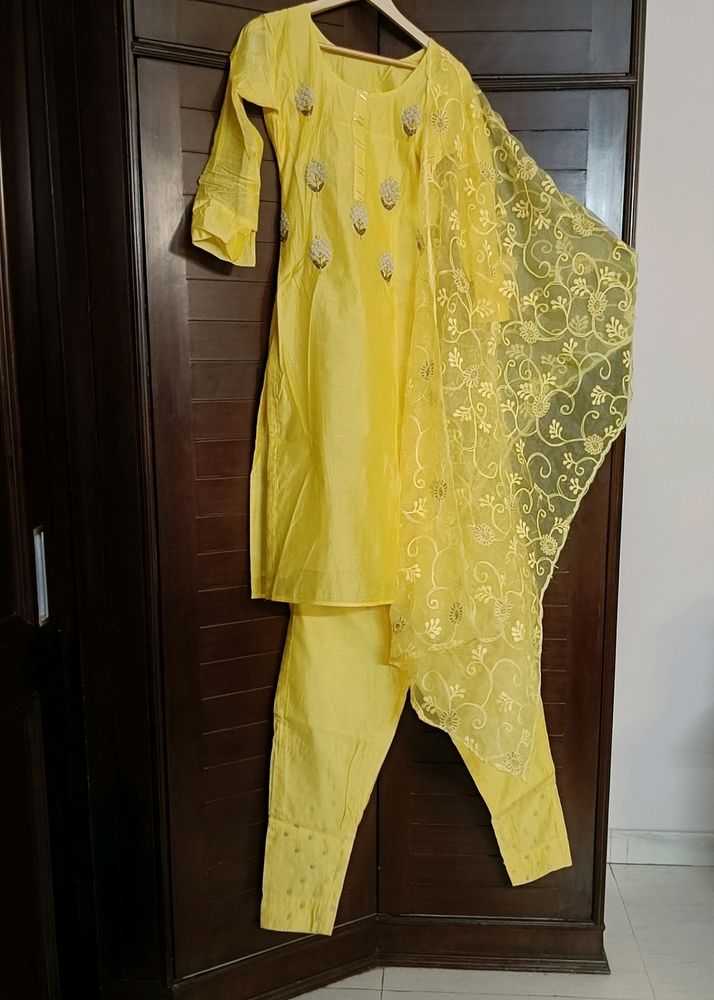 Women Yellow Motif & Thread Embroidered Suit Set