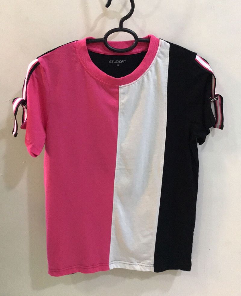 Buckle Arm Pink-White-Black T-shirt