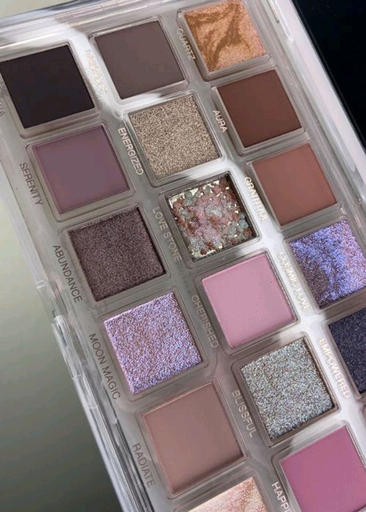 Huda Beauty Rose Quartz Eyeshadow Palette