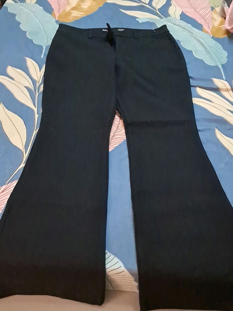 Old  Navy  Branded  TROUSER Like New