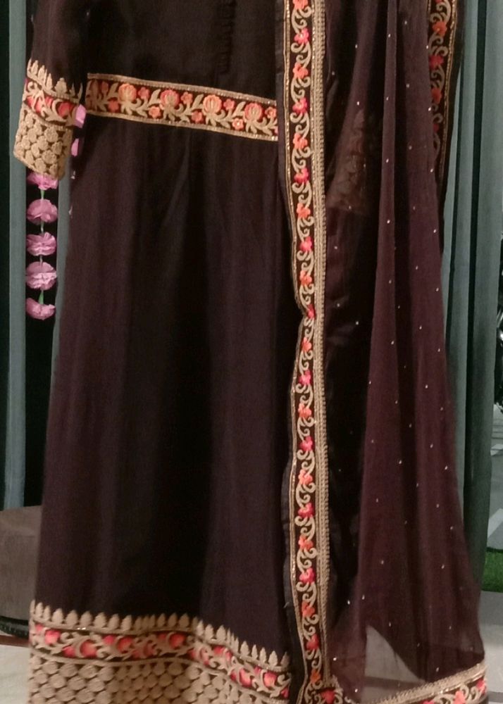 Women Ethnic Gown With Dupatta & Bottom