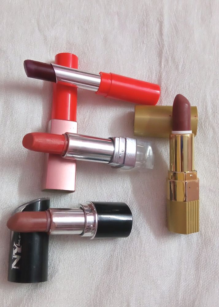 🥰 COMBO OF 4⃣ LIPSTICKS(DIFFERENT BRANDS)