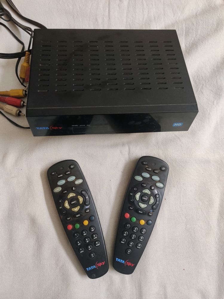 Tata Sky HD Set Top Box With 2 Remotes And Adaptor