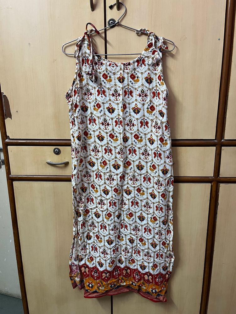 Sleeveless White Kurti