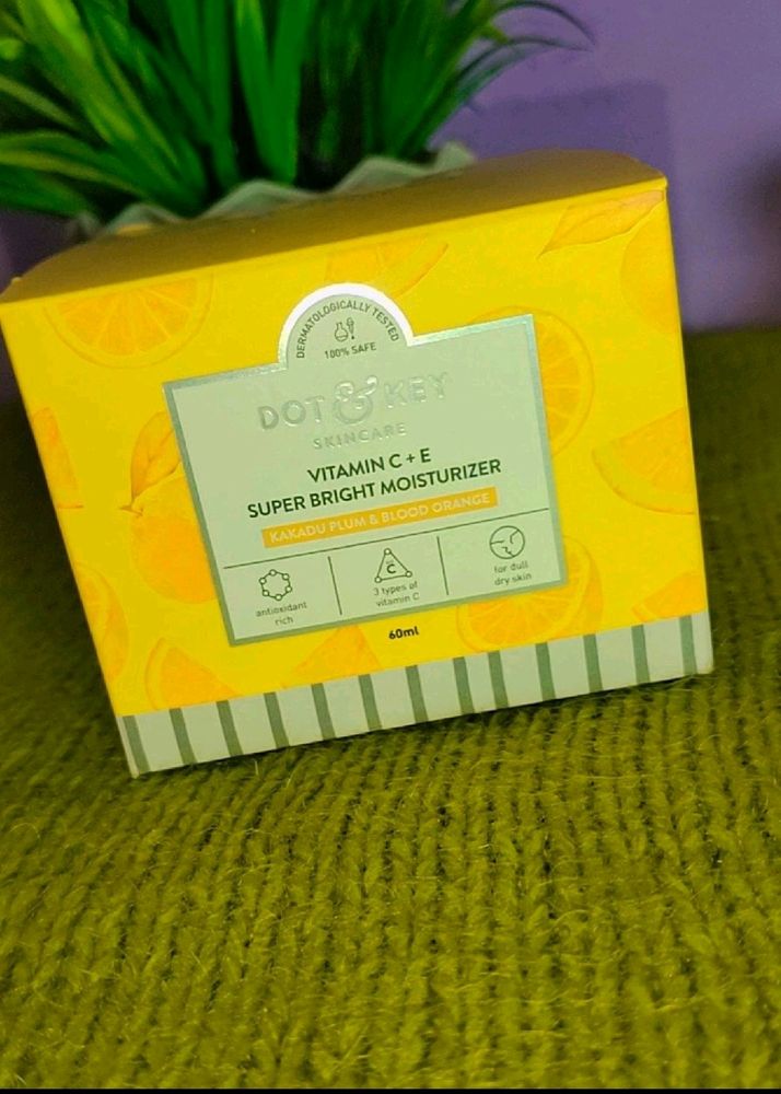 Dot&Key Vitamin C+E Moisturizer