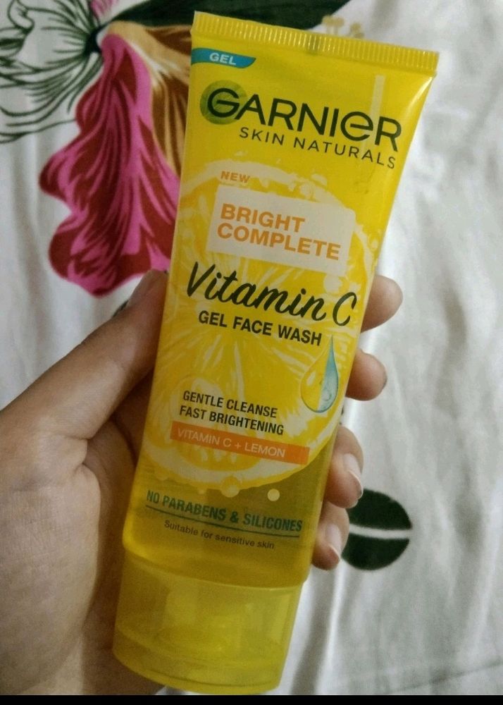 Garnier Bright Complete Face Wash