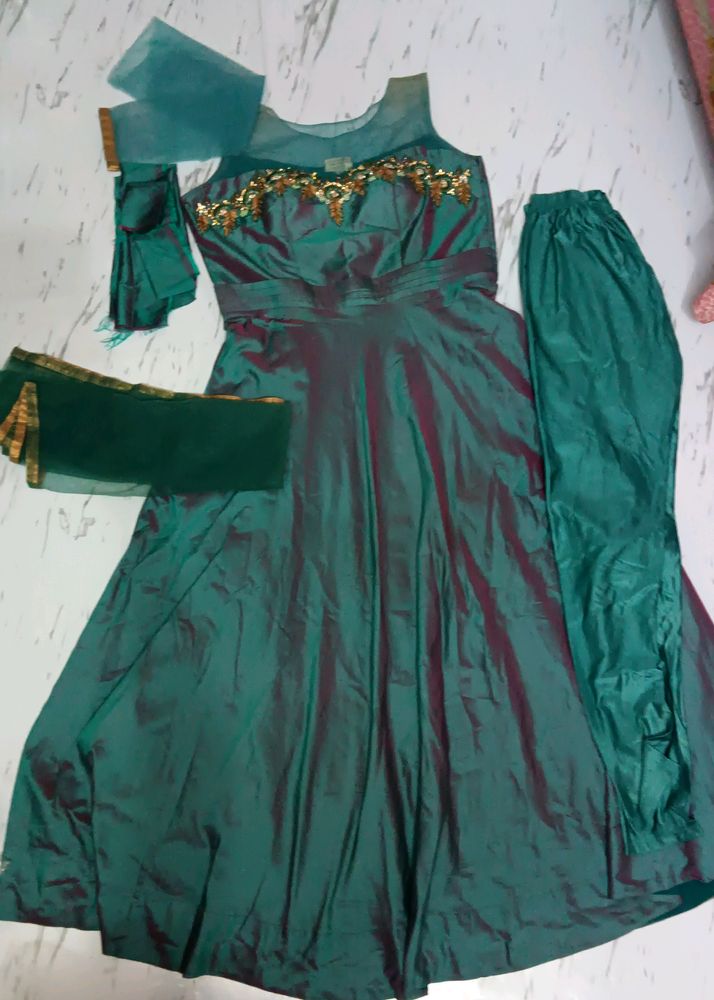 Beautiful Green Gown With Dupata Legi Sleeves