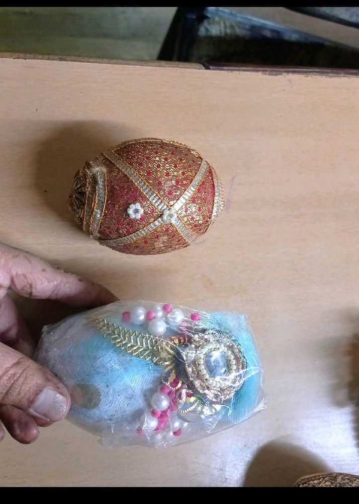 Decorated Dry Coconut