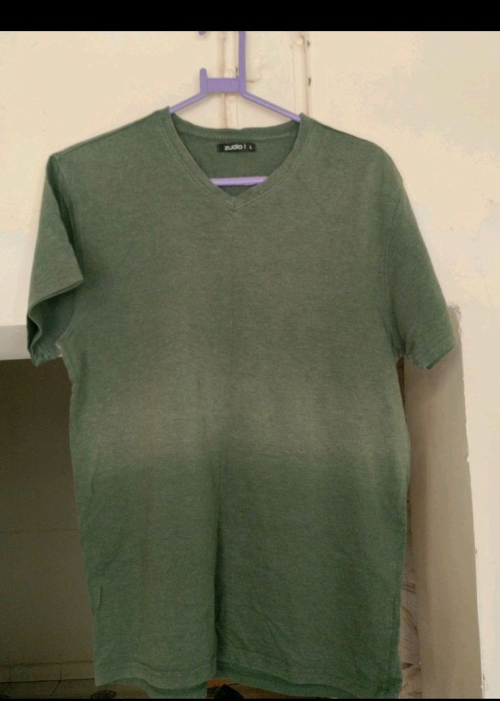 GREEN COLOUR USED ZUDIO TSHIRT