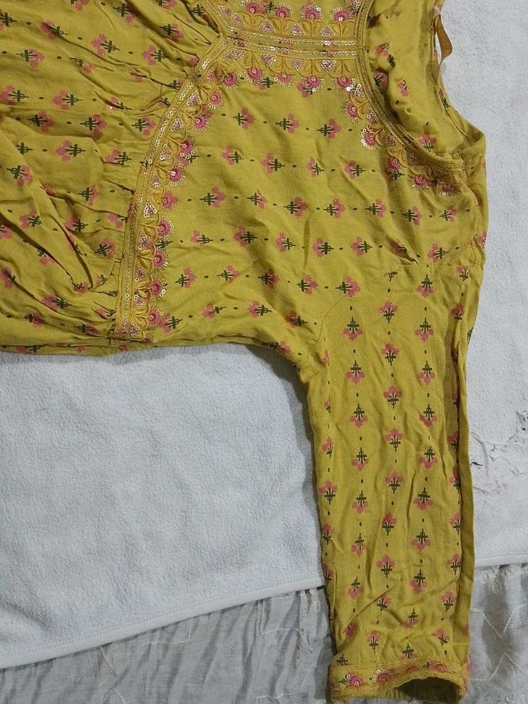 Trendy Yellow  Printed Short Kurti