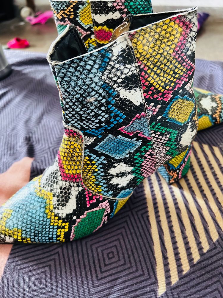 Croc Design Stylish Boots In Multicolour