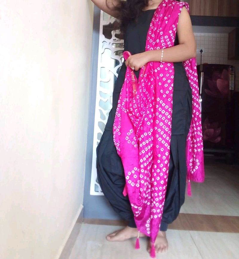 Bleck Panjabi Dress With Neck Mirror Work And Pink Bandhani Duppata