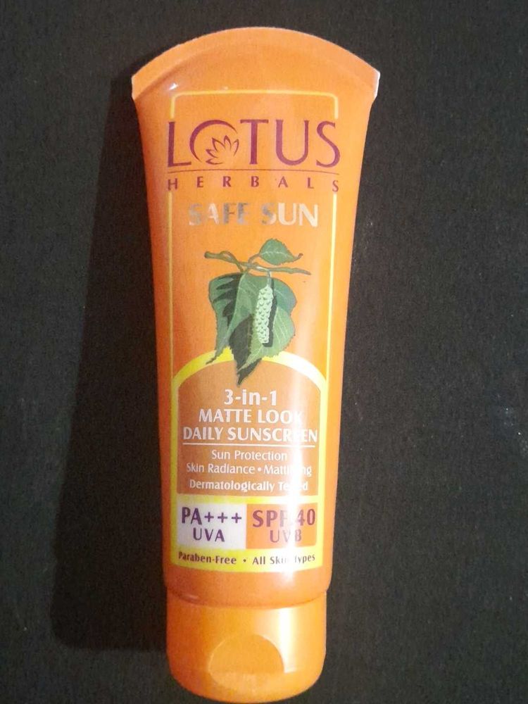 3 In 1 Matte Look Daily Sunscreen