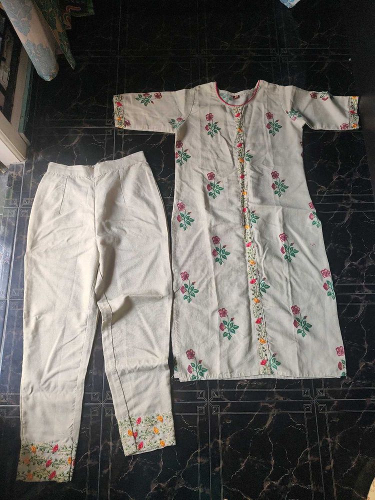 Myra Kurti Set