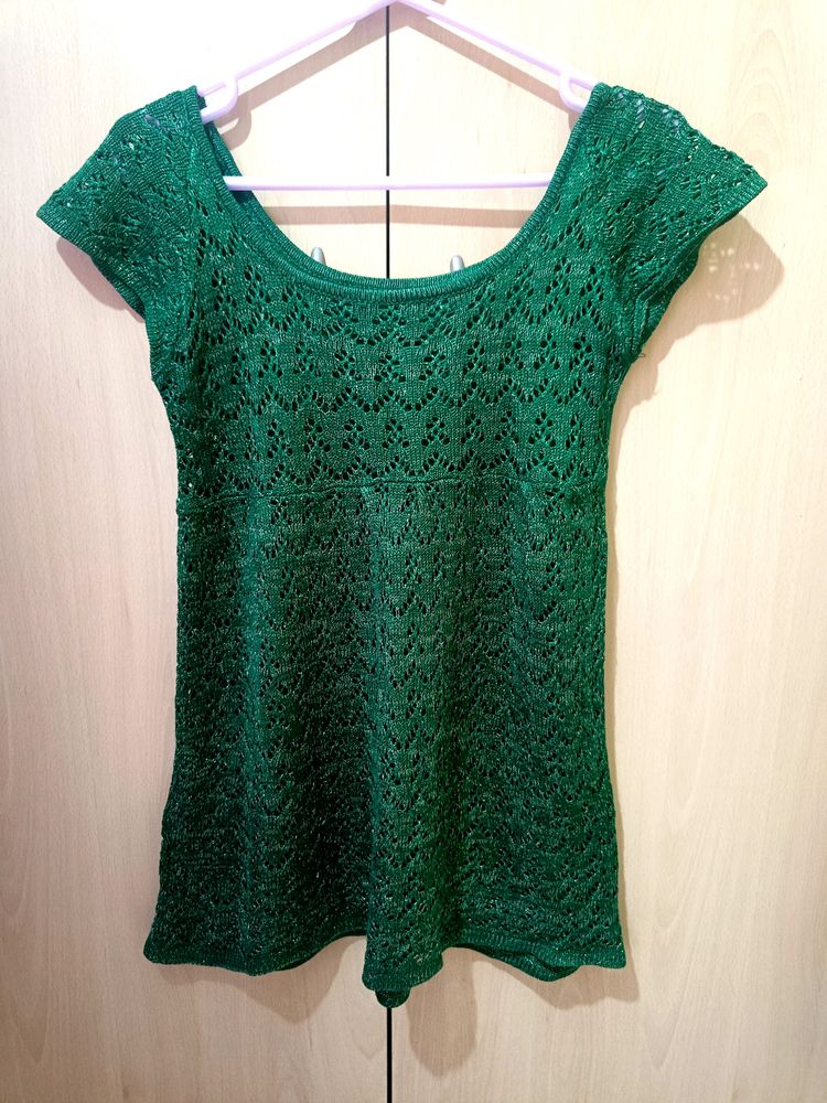 Bold Knitted Green Top With Round Neck